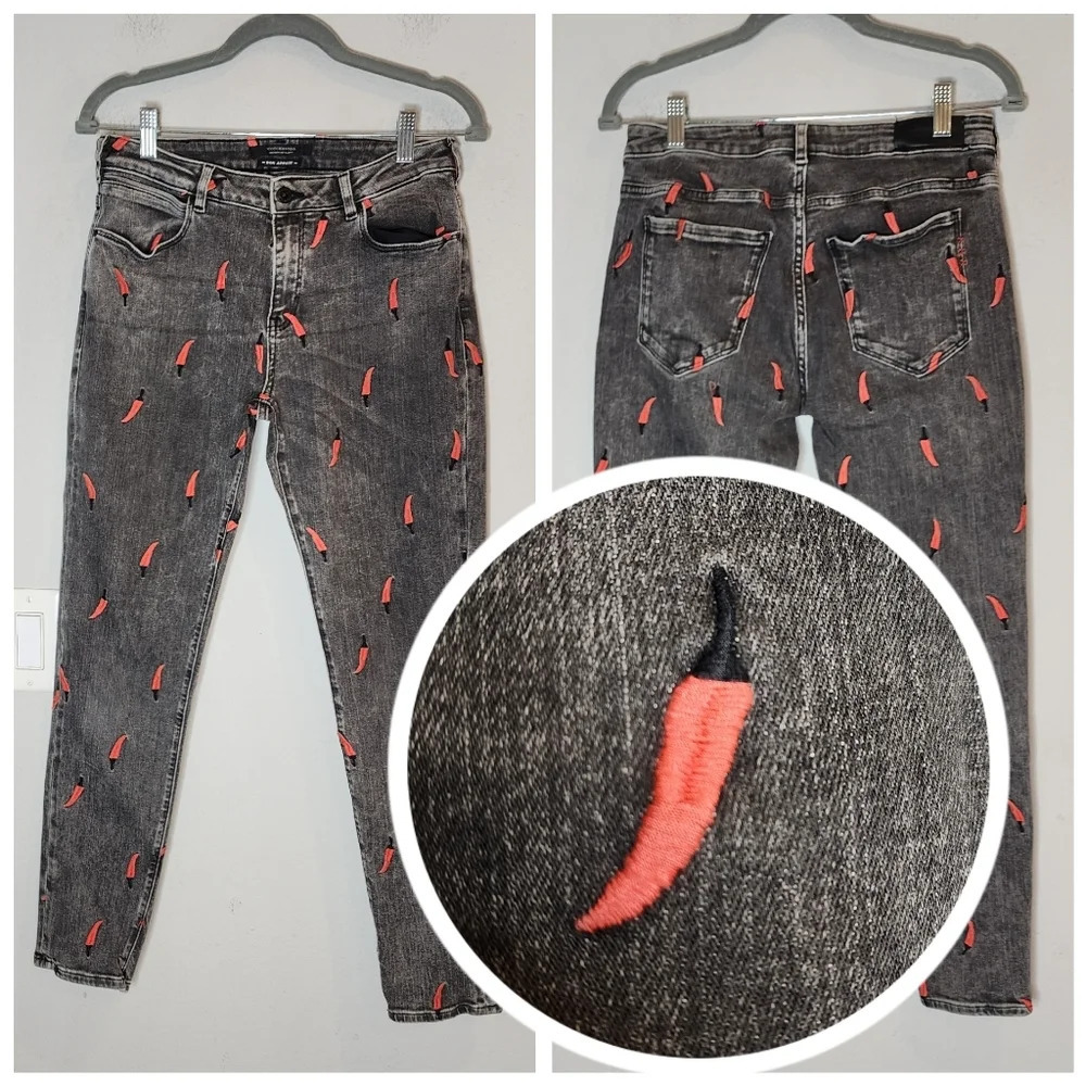 Scotch & Soda Pepper Embroidered Slim Boyfriend Grey jeans.  Size 26.